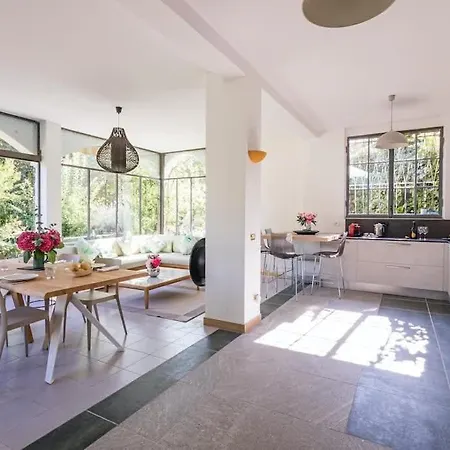 Βίλα Near The Lakeside Lesa