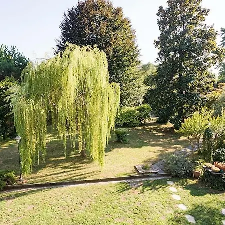 Near The Lakeside Villa Lesa